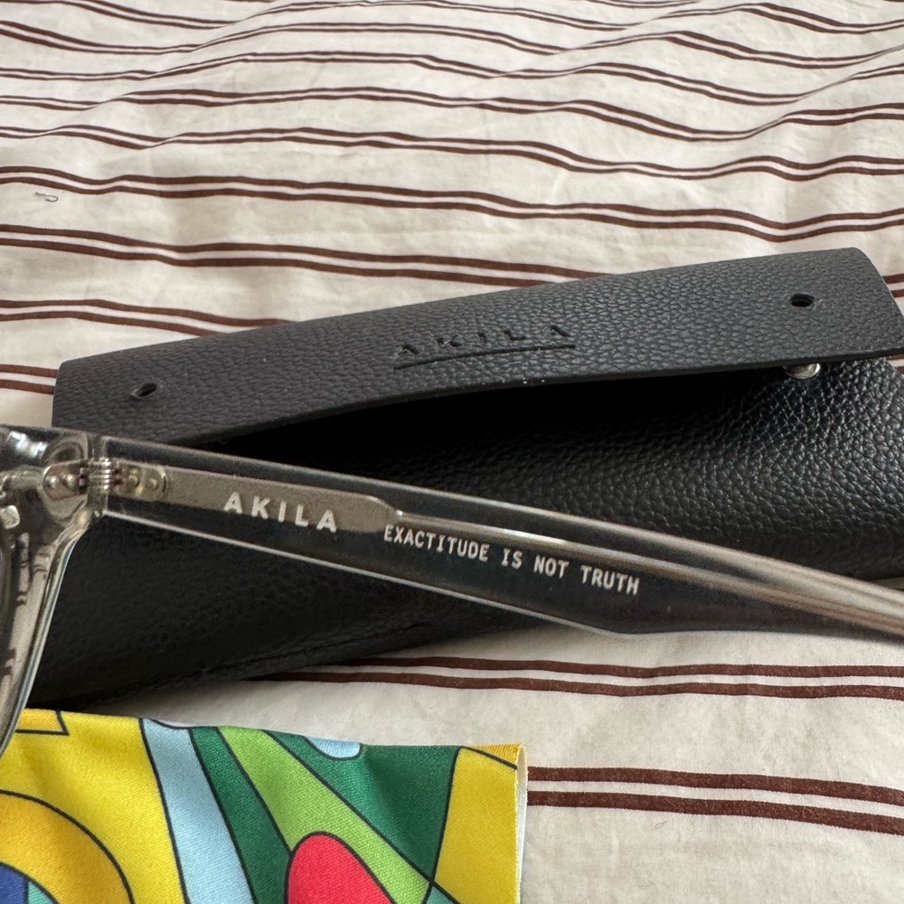 Gray Akila Women’s Sunglasses - Picture 6 of 6